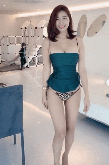 05a00a5d54932200263c7f14337fddaa_1789200228_8889.gif